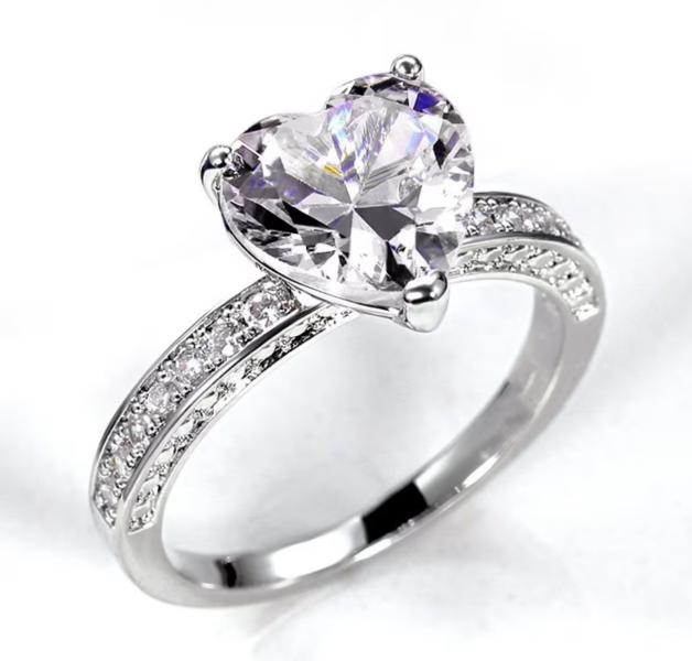 1pc Elegant Heart Shaped Zirconia Ring Size 7