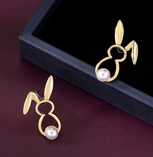 1 Pair Easter Bunny 🐰 Gold Earrings 