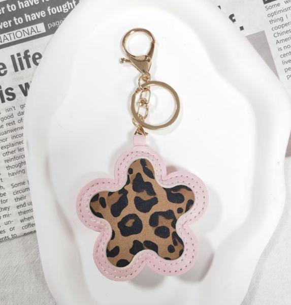 1pc Star Leopard Print Keychain