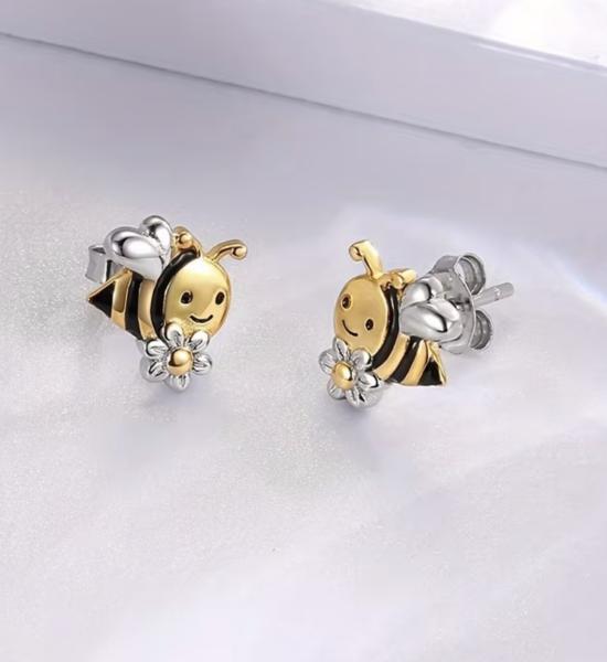 1 Pair Cute Bee 🐝 Stud Earrings 