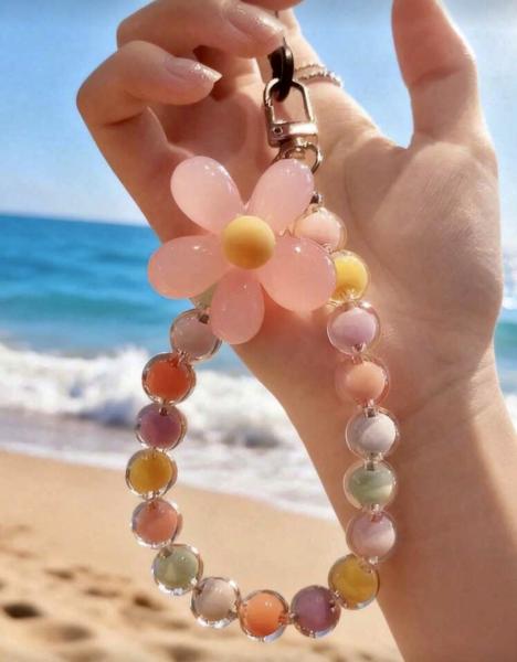 1pc Pink Floral 🌸 Beaded Keychain