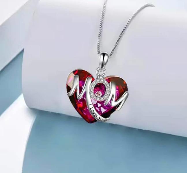Chic 'I Love You' Heart-Shaped MOM Necklace 