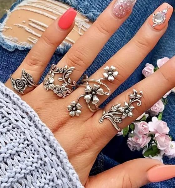 4pcs Vintage & Chic Leaf Flower Ring Set