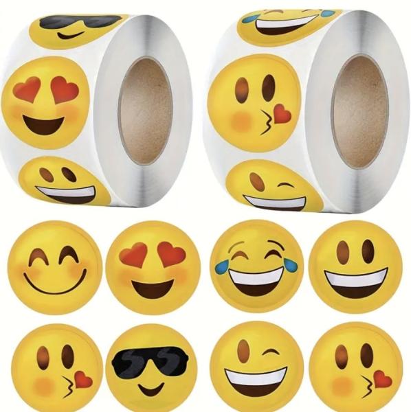 500pcs Funny Emoji Sticker Roll