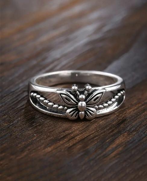 1pc Vintage Butterfly 🦋 Ring Silver Size 8