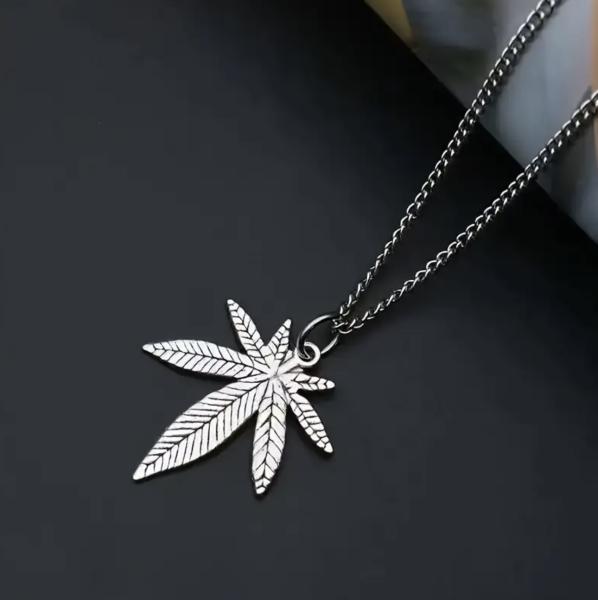 1pc Maple Leaf Necklace ~ Silver 