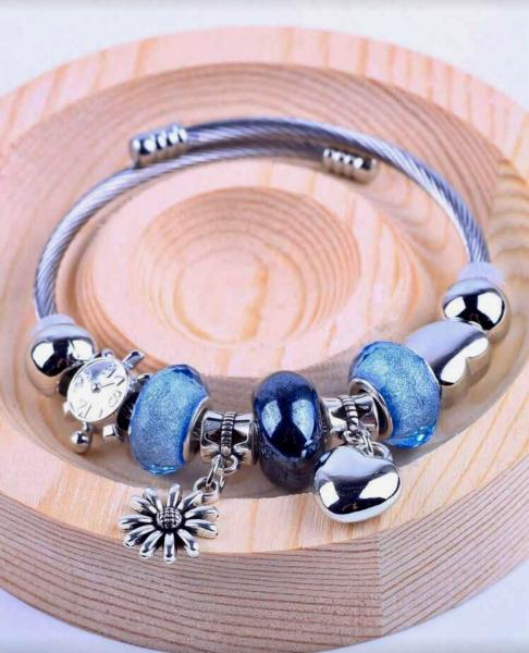 1pc Heart & Daisy 🌼 Beaded Bracelet ~ Blue