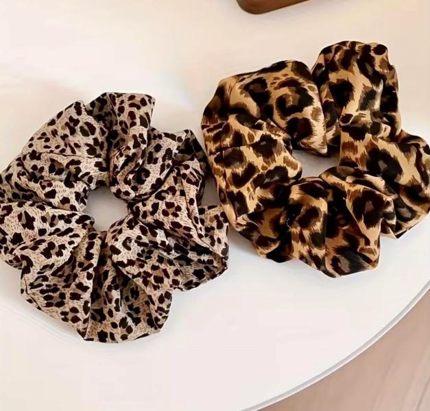2pcs Leopard Print Hair Scrunches 