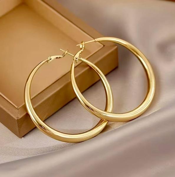 1 Pair Golden Hoops 